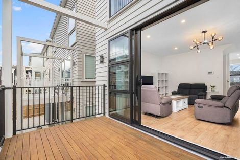 Photo of property in 24 Stephen Avenue, Henderson, Auckland, 0610