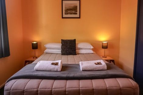 Photo of property in 9 Cron Avenue, Te Atatu South, Auckland, 0610