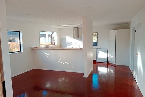 Photo of property in 15 Sandgate Avenue, Botany Downs, Auckland, 2010