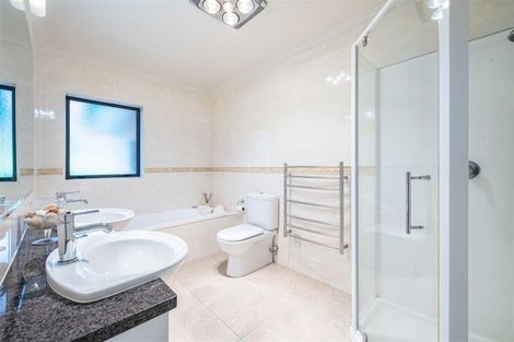 Photo of property in 34 Sapperton Drive, Henderson, Auckland, 0612