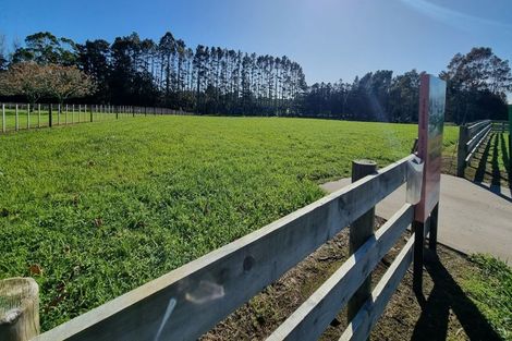 Photo of property in 53 Dysart Lane, Kumeu, 0891