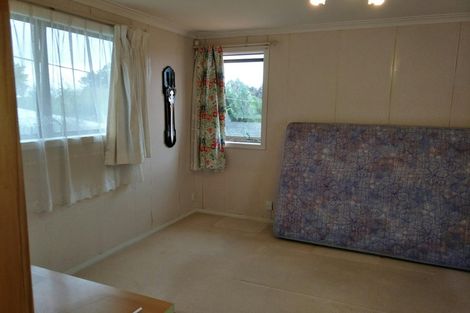 Photo of property in 6 Beaubank Road, Kelston, Auckland, 0602