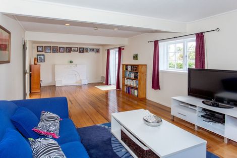 Photo of property in 5 Tane Road, Laingholm, Auckland, 0604