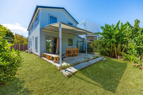 Photo of property in 35 Becker Drive, Weymouth, Auckland, 2103