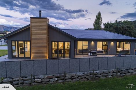 Photo of property in 10 Alice Burn Drive, Luggate, Cromwell, 9383