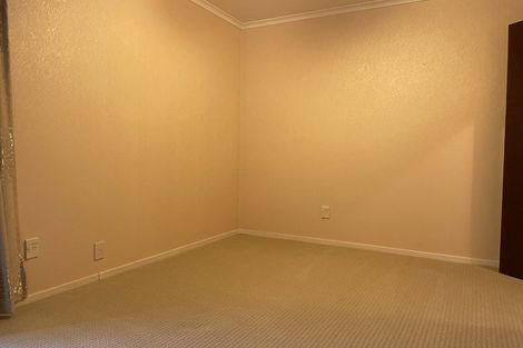 Photo of property in 5 Kookaburra Place, Botany Downs, Auckland, 2010