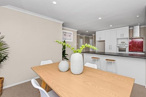 Photo of property in 2/42 Middle Road, Havelock North, 4130