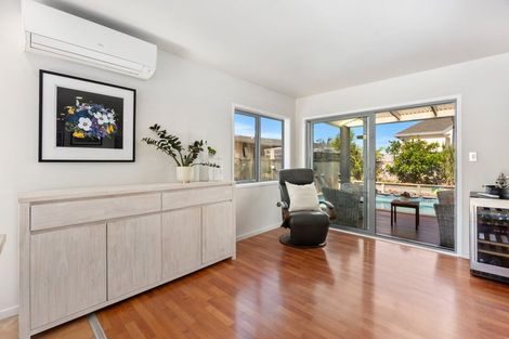 Photo of property in 1/66 Browns Bay Road, Rothesay Bay, Auckland, 0630