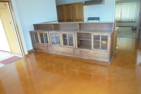 Photo of property in 35 Raleigh Road, Northcote, Auckland, 0627