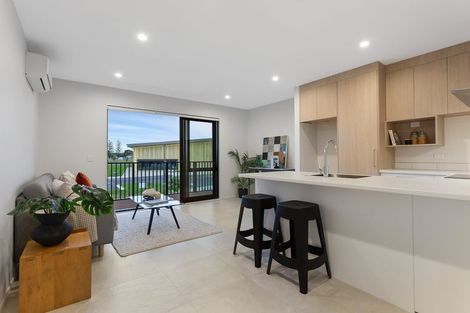 Photo of property in 2 Tara Lane, Manurewa, 2102