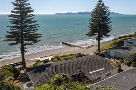Photo of property in 2/33 Beach Road, Paekakariki, 5034