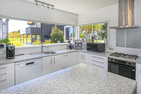 Photo of property in 15 Moray Place, Whiritoa, Whangamata, 3691