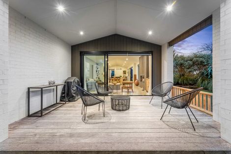 Photo of property in 6 Sandpiper Avenue, Point Wells, 0986