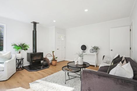 Photo of property in 2/9a De Val Drive, Titirangi, Auckland, 0604