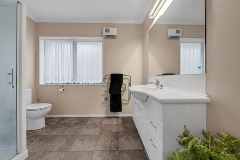Photo of property in 5b Raukawa Grove, Waiuku, 2123