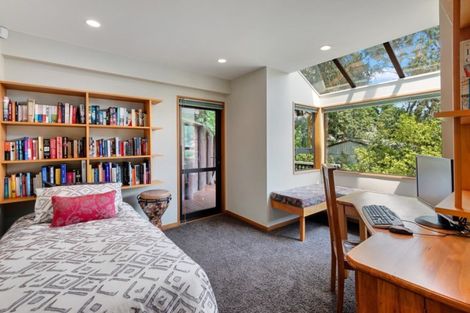 Photo of property in 9 Sherwood Lane, Cashmere, Christchurch, 8022