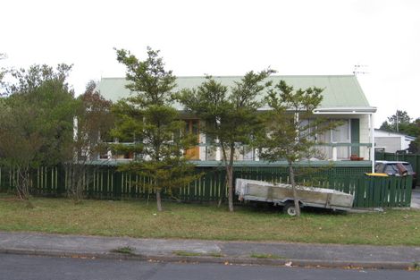 Photo of property in 14 St Margaret Place, West Harbour, Auckland, 0618