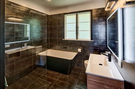 Photo of property in 135 Seaview Road, Paraparaumu Beach, Paraparaumu, 5032