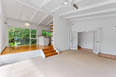 Photo of property in 42 Woodstock Road, Forrest Hill, Auckland, 0620
