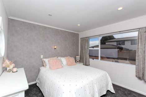 Photo of property in 76 Branch Road, Highlands Park, New Plymouth, 4312