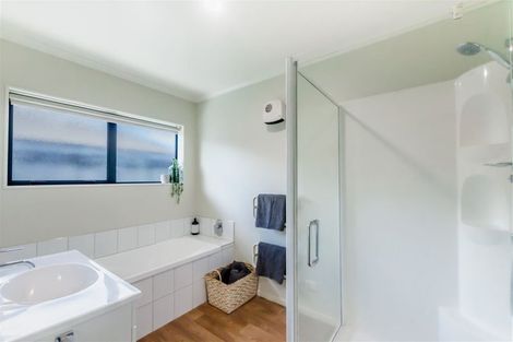 Photo of property in 22 Waterstone Avenue, Paraparaumu, 5032