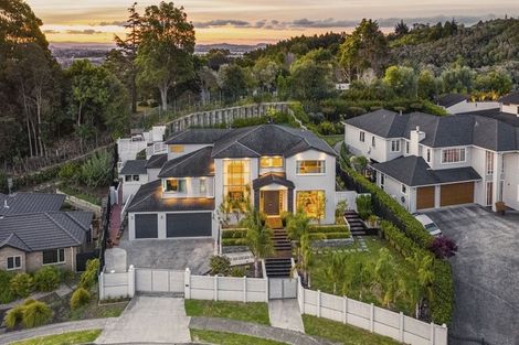 Photo of property in 28 Leburn Crescent, Flat Bush, Auckland, 2016