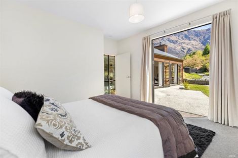 Photo of property in 16 Harrys Close, Arthurs Point, Queenstown, 9371