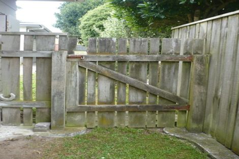 Photo of property in 201a Newlands Road, Newlands, Wellington, 6037