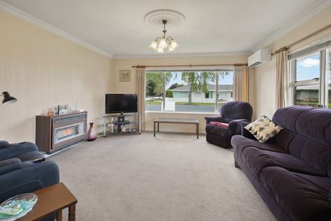 Photo of property in 14 Hilton Road, St Andrews, Hamilton, 3200