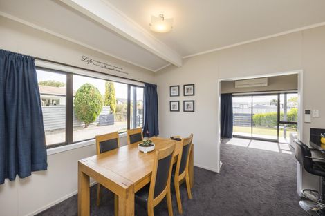 Photo of property in 6 Willowstream Grove, Cloverlea, Palmerston North, 4412