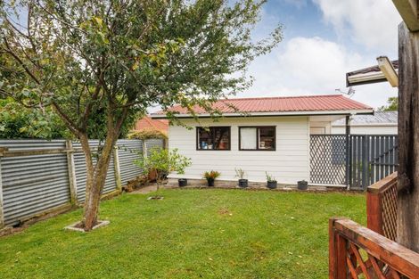 Photo of property in 46 Chatsworth Place, Highbury, Palmerston North, 4412