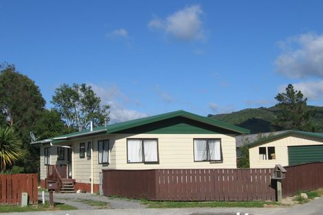 Photo of property in 13 Edmund Lomas Grove, Birchville, Upper Hutt, 5018