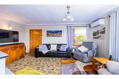 Photo of property in 1 Kennedy Crescent, Waimate, 7924