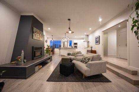 Photo of property in 100 Ruapehu Drive, Fitzherbert, Palmerston North, 4410