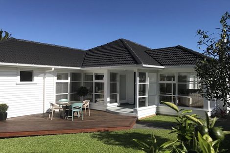 Photo of property in 2/10 Birkley Road, Bayswater, Auckland, 0622