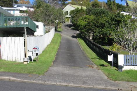 Photo of property in 17 William Hadlow Place, Hatfields Beach, Orewa, 0931