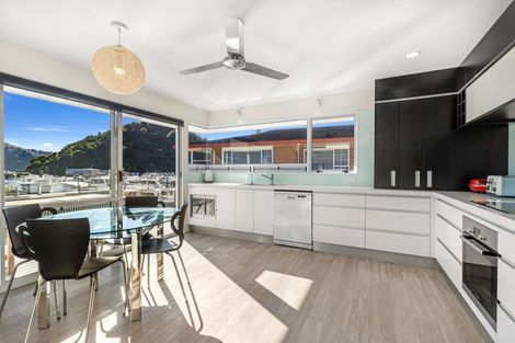 Photo of property in 39 Waikawa Road, Picton, 7220