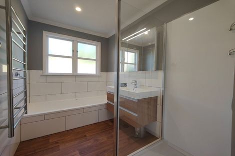 Photo of property in 14a Tawa Terrace, Tawa, Wellington, 5028