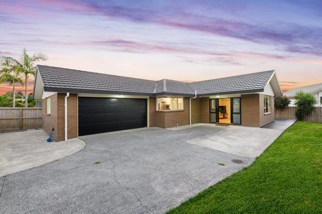 Photo of property in 8 Woodbank Drive, Glen Eden, Auckland, 0602