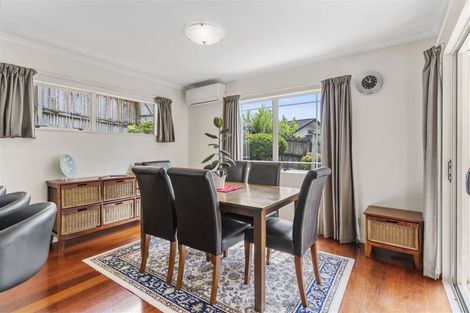 Photo of property in 8 Fulmar Way, Unsworth Heights, Auckland, 0632