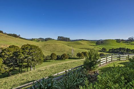 Photo of property in 18 Pataua Road North, Whareora, Whangarei, 0175