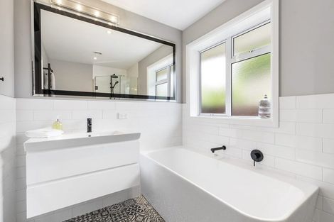 Photo of property in 3 Willowbrook Place, Fendalton, Christchurch, 8052