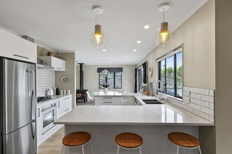 Photo of property in 19 Erlestoke Crescent, Churton Park, Wellington, 6037