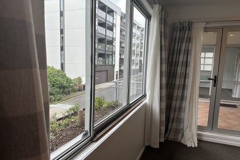 Photo of property in 8a Madeira Lane, Grafton, Auckland, 1023