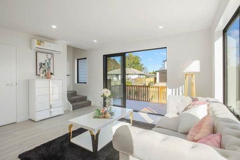 Photo of property in 2/10 Alan Avenue, Henderson, Auckland, 0610
