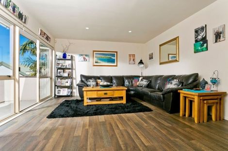 Photo of property in 7 Calypso Way, Unsworth Heights, Auckland, 0632