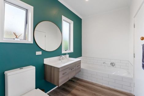 Photo of property in 41 Queens Road, Glen Avon, New Plymouth, 4312