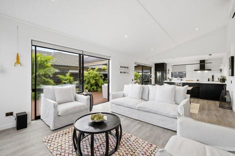 Photo of property in 28 Harding Drive, Papamoa Beach, Papamoa, 3118