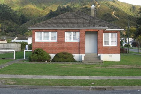 Photo of property in 2 Grierson Street, Naenae, Lower Hutt, 5011