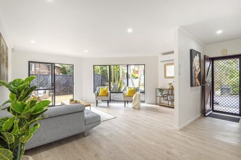 Photo of property in 2 Stitchbird Close, Murrays Bay, Auckland, 0630